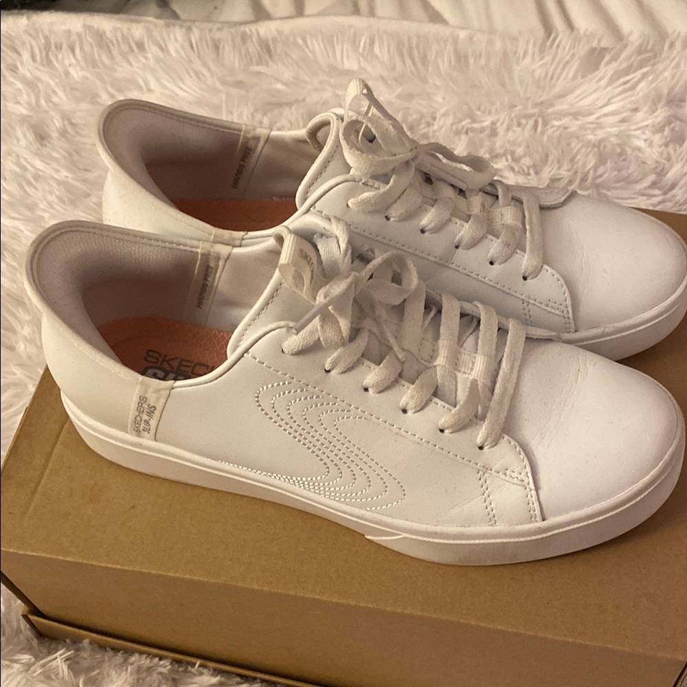 Skechers White Sneakers Minimalist Design